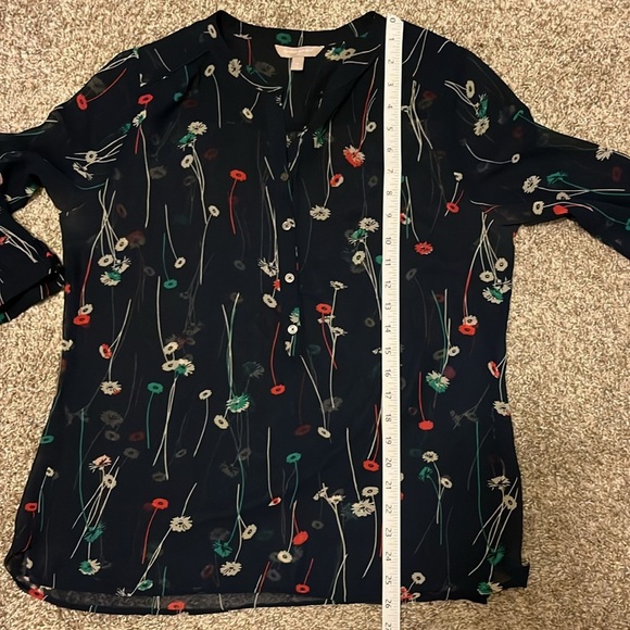 Banana Republic Navy Floral Blouse size medium - Picture 9 of 9